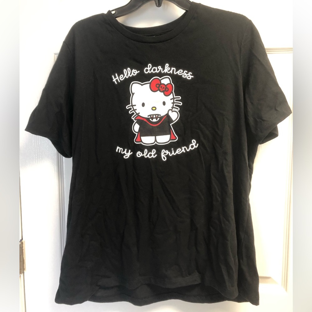 HELLO KITTY Halloween vampire tshirt.